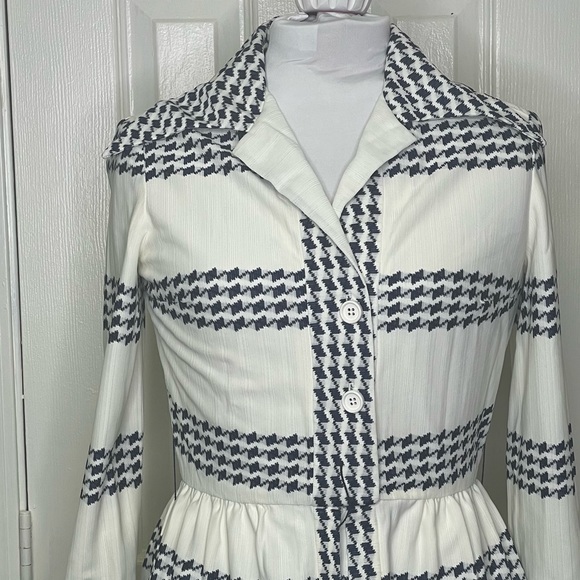 Vintage DW3 Dress | Modern Size: 6-8 - Picture 2 of 12